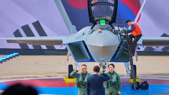 Südkoreanische KF-21 bei ihrem Rollout am 25. März 2026.