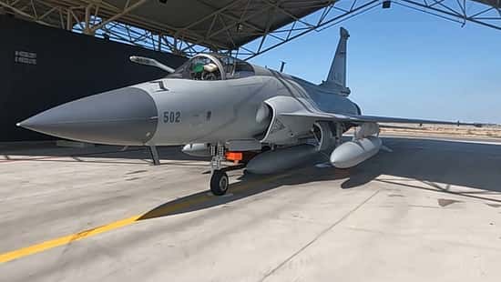 Erste Bilder der JF-17 Thunder bei der Luftwaffe Aserbaidschans.