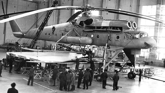 Tu-144-Flügeltransport durch einen Mil-10
