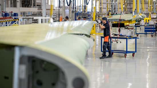 Frühere A380-Halle baut künftig A321neo-Flügel