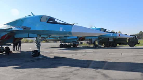 Neue Suchoi Su-34 für Russland starten in Nowosibirsk.