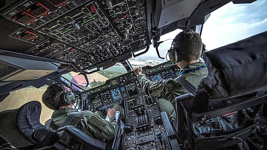 Blick in das Glascockpit eines Airbus A400M