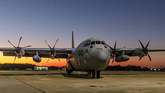C-130J Hercules am Boden vor Sonnenuntergang
