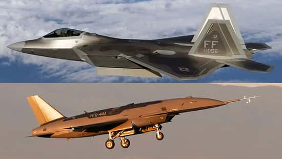 F-22 Raptor und Kampfdrohne YFQ-44A.