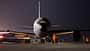 KC-135 US Air Force am Boden bei Nacht