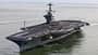 USS Harry Truman mit angetretenen Matrosen