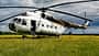 Mil Mi-8 nach Außenlandung im Feld in der Oblast Wologda, Nordrussland.