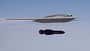 B-21 im Flug mit GBU-57 (Montage)