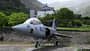 Abgestellter Lockheed F-104 Starfighter vor Tempel und Bergen