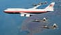 USA, Freedom 250, 747, Air Force One, F-22 Boeing 747 Air Force One in Formation mit vier F-22 Raptor