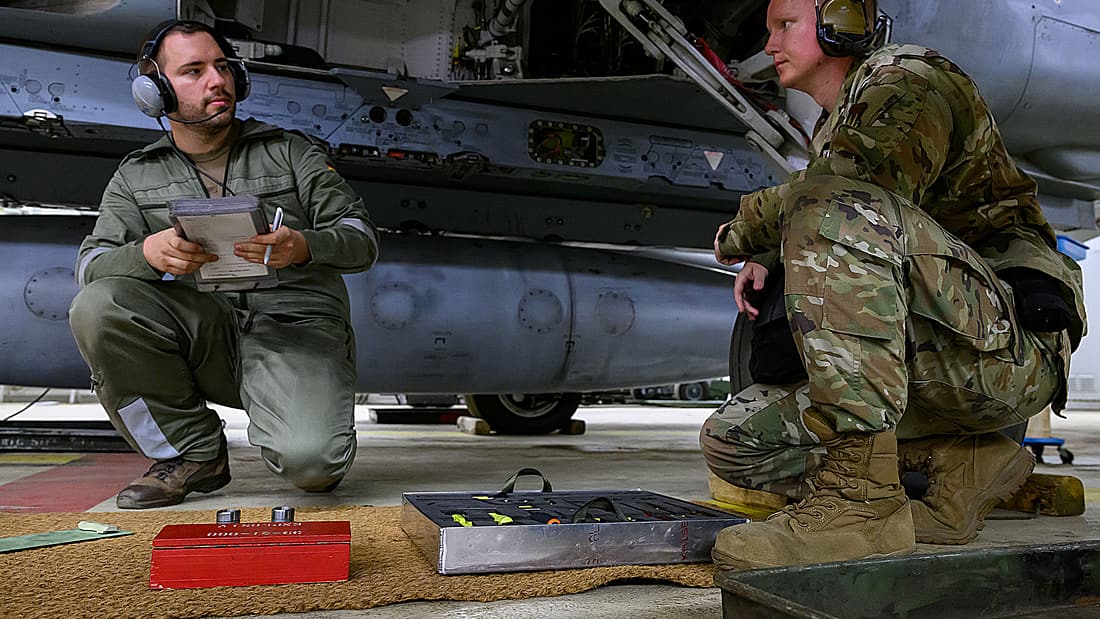 US-Spezialwaffenstaffel übt mit Luftwaffe: Tornado-Training für den Ernstfall in Büchel