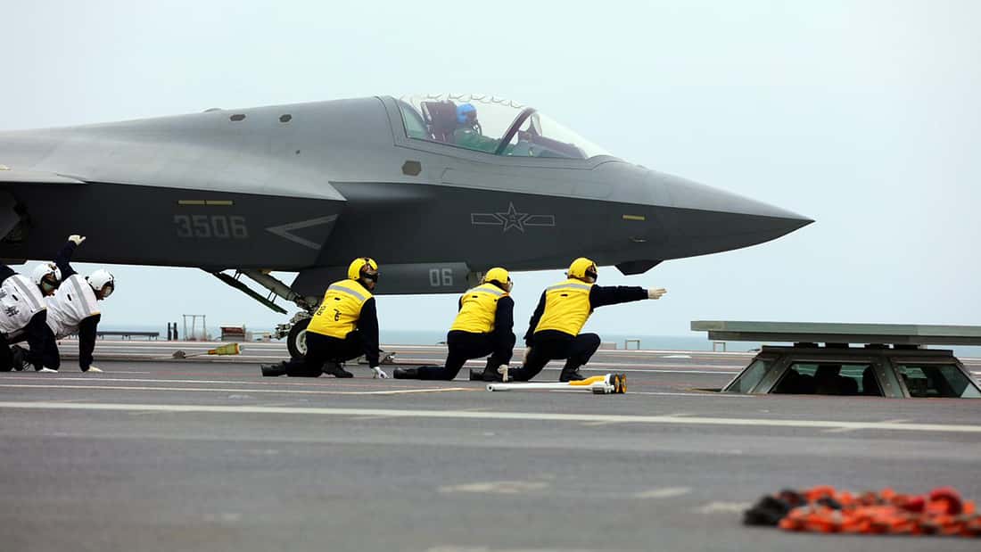 Hochbetrieb an Deck der „Fujian“: Chinas Stealth-Kampfjet J-35 auf dem Flugzeugträger
