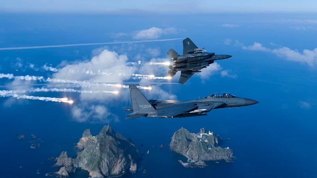 600.000 Dollar Schaden: F-15K-Kampfjets kollidierten wegen Foto-Session