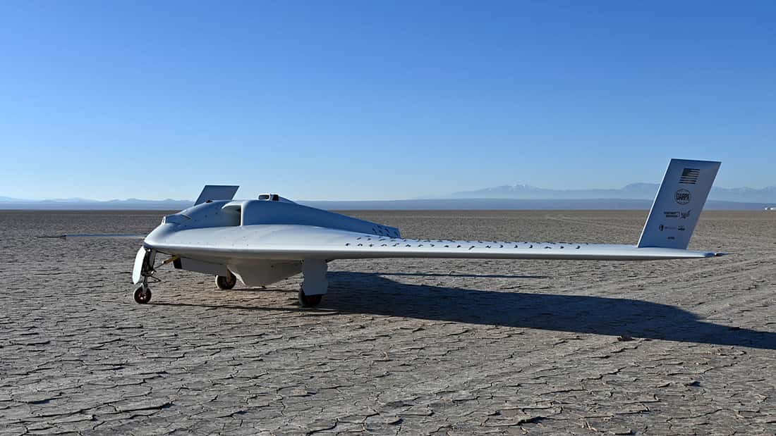 XRQ-73 zum Erstflug gestartet: Neuer Stealth-Nurflügler mit Flüsterantrieb im Test