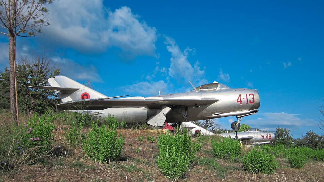 Militärmuseum Bërzhitë: Hier stehen Albaniens alte Adler