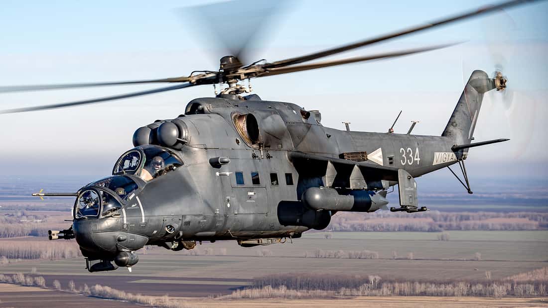 Fliegender Panzer vor der Rente: Ungarns letzter Mi-24-Kampfhubschrauber hautnah
