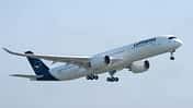 Airbus A350-900 der Lufthansa beim Start.
