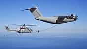Airbus A400M bei Betankungsversuchen mit der H225M im September 2019.