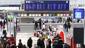 Passagiere am Flughafen Frankfurt.