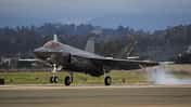 Die erste F-35C Lightning II für das US Marine Corps traf am 21. Januar 200 in Miramar ein. Sie gehört zur VMVA-314 "Black Knights".