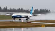 Boeing 777-9 bei Rollversuchen in Everett kurz vor dem Erstflug.