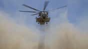Sikorsky CH-53E des US Marine Corps bei einer schwierigen Staublandung.