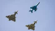 Eurofighter der Luftwaffe und der Royal Air Force trainieren mit der MiG-21 LanceR den Luftpolizeidienst in Rumänien. 