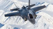 Lockheed Martin F-35A mit Bremsfallschirm.