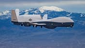 Northrop Grumman MQ-4C Triton im IFC-Standard.