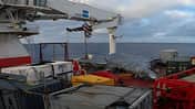 Eine F-35C der US Navy stüzte im Januar auf das Deck der "Carl Vinson" und wurde am 2. März 2022 aus dem Südchinesischen Meer geborgen.