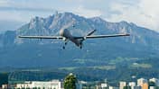Elbit Hermes 900 alias ADS 15 der Schweizer Luftwaffe beim ersten Testflug in der Schweiz.