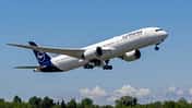 Lufthansa 787-9 Take-Off