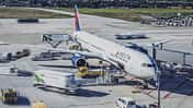 Boeing 767 von Delta am Flughafen Stuttgart.