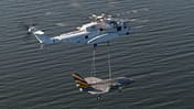Mit dem Sikorsky CH-53K King Stallion hat das US Marine Corps versuchsweise den Transport einer F-35C Lightning II  am Haken durchgeführt