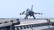 Der in Cochin gebaute neue Flugzeugträger INS Vikrant hat am 6. Februar 2023 erste Versuche mit dem Kampfjet LCA (Navy) durchgeführt.