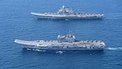Die beiden indischen Flugzeugträger INS Vikrant (R11) und INS Vikramaditya (R33) übten im Arabischen Meer gemeinsam. 