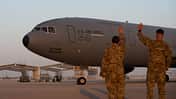 KC-10 mit Bodenpersonal