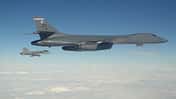 B-1B Lancer in Formation mit Gripen