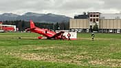 PC-21 Wrack in Wiese