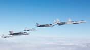 F/A-18 mit F-35 und F-15 in der Luft
