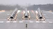 Eurofighter der Luftwaffengeschwader 71 und 73 beim "Elephant Walk" in Laage. 
