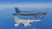 B-52H Stratofortress Formation mit FA-50