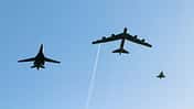 B-1B und B-52H Formation über Stockholm