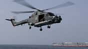 Sea Lynx der Marine im Flug