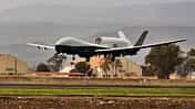 Northrop Grumman MQ-4C Triton landet in Sigonella.