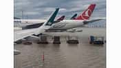 Dubai Airport Flugzeuge im Wasser