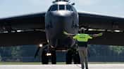 B-52H mit zivilem Einweiser
