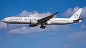 Boeing 777-300 9V-SWM von Singapore Airlines.