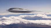 B-21 Raider im Flug von der Seite