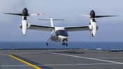 Kipprotor-Flugzeug AW609 aus Italien landet auf dem Flugzeugträger